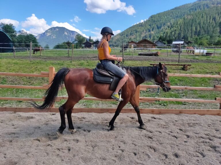Equitazione chalet nelle dolomiti